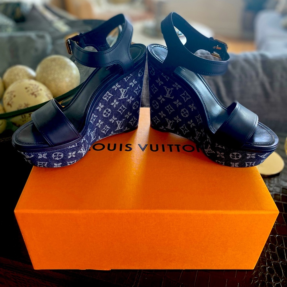 Authentic Louis Vuitton Waterfall Wedge Sandal sz 39 New! Dark Navy Blue Leather - Picture 11 of 16